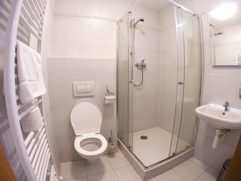 Penzion U Tri Statkaru Dobris Luaran gambar